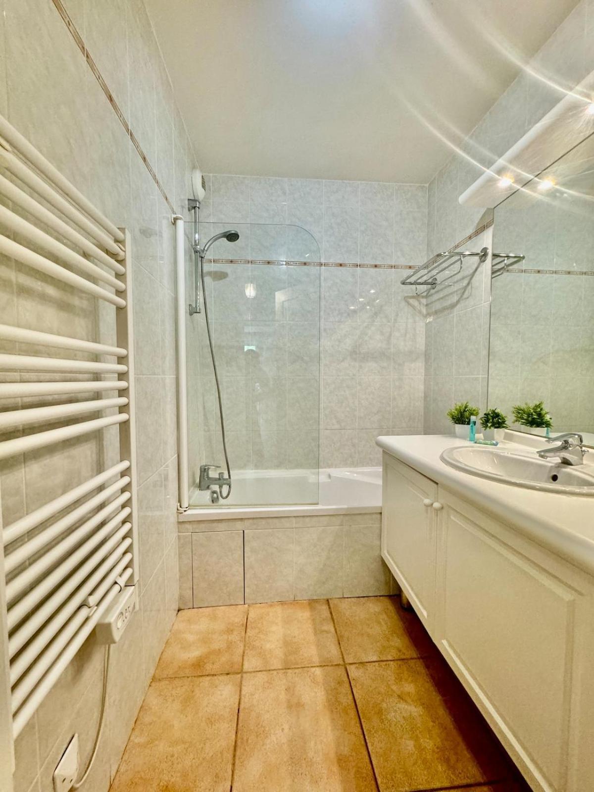 Appartamento Dolce T2 Avec Clim, Piscine, Terrasse Et Garage Nizza