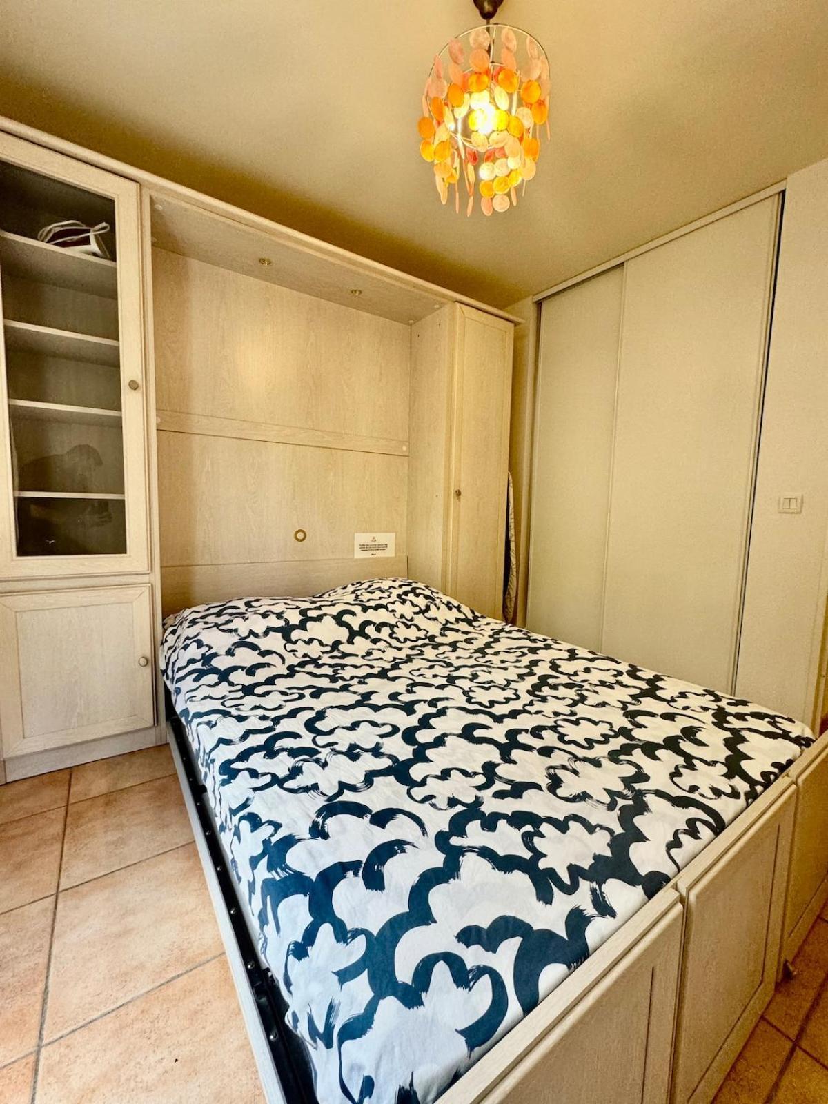 Dolce T2 Avec Clim, Piscine, Terrasse Et Garage *